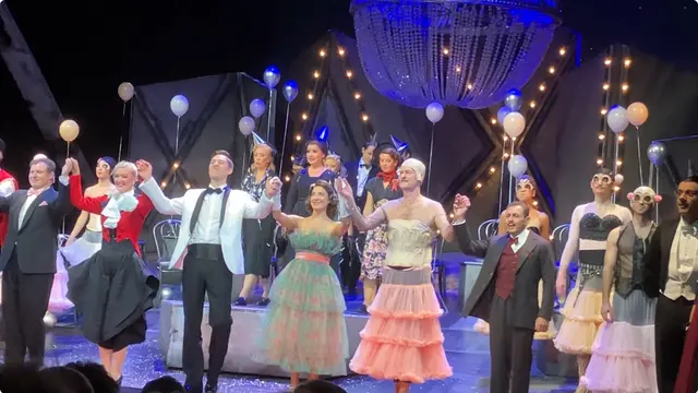 Am 7. November hatte Franz Lehárs "Die lustige Witwe" Premiere an der Bühne Baden. Der Schlussapplaus fiel kräftig aus. | Foto: Stockmann