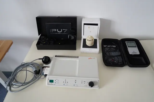 Cristina Cretu bietet in ihrer Praxis eine breite Palette an modernen Behandlungsmethoden an. | Foto: Jennifer Flechl