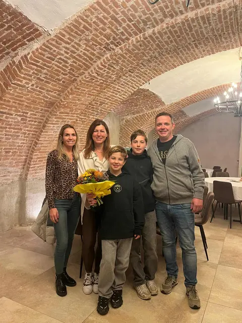 In Vertretung für die Gemeinde Carola Fuchs mit Jenny, Elijah, Lino und Christian Artner im neu eröffneten Trüffelkeller.  | Foto: Eva Lacher-Dörfler
