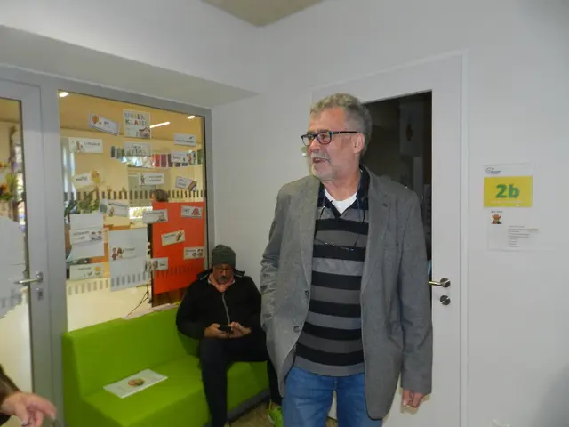 Der Schüler Johann Walner tauschte gerne Errinnerungen aus | Foto: Heribert Punz