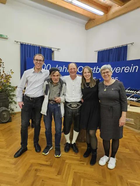 Benjamin Kössler, Karl Wille, Stefan Nothdurfter, Kathrin Gruber und Elvira Nothdurfter bei der Jubiläumsfeier. 