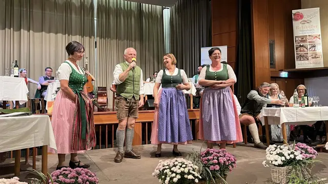 Moderator Bernd Prettenthaler und der Steirer Dreier | Foto: Stadtgemeinde Bärnbach