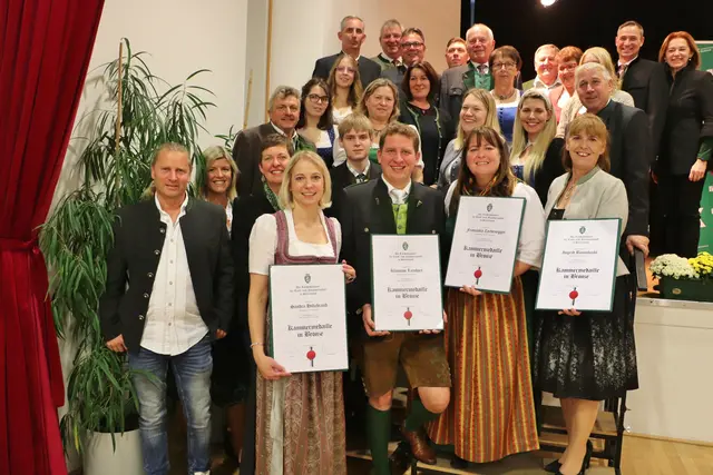 Die größte Gruppe an der Bezirks-Bauernwallfahrt kam aus Premstätten. Hier erhielten Sandra Hillebrand, Klemens Lienhart, Franziska Zachenegger und Ingrid Baumhackl die Kammermedaille in Bronze | Foto: Edith Ertl