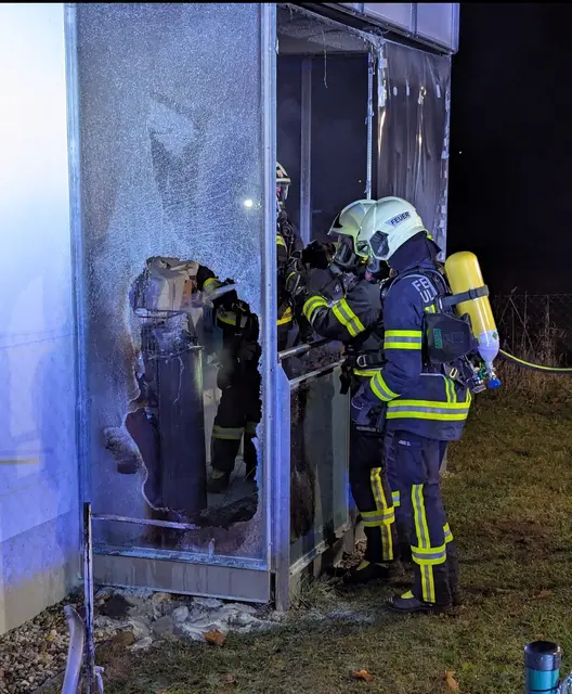 Die Feuerwehr rückte zu Nachlöscharbeiten an.  | Foto: FF Ulrichsberg