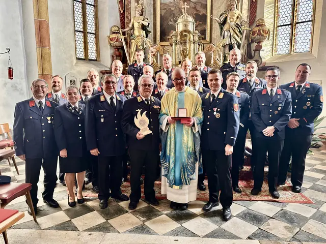 BFK-Stellvertreter Werner Opetnik (von links), EOBR Helmut Balzej, Bezirksfeuerwehrkurat Mag. Slavko Thaler sowie BFK Patrick Skubel. | Foto: Privat