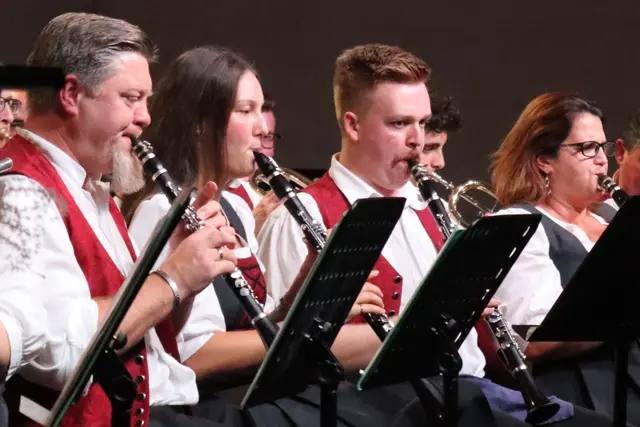 Das Orchester spannte einen musikalischen Bogen von klassischer Blasmusik bis zu modernen Popklängen. | Foto: Melanie Gludovacz