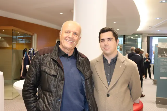 Der Nauderer Museumsobmann Karl Ploner mit dem Schnanner Max Stecher, der zugleich Mitarbeiter der Gemeinde St. Anton am Arlberg ist.  | Foto: Elisabeth Zangerl