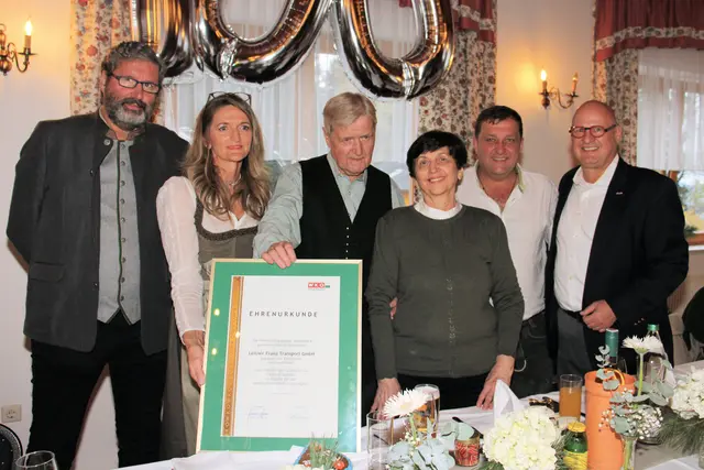 Peter Sükar und die Verantwortlichen der Leitner Franz Transport GmbH | Foto: Cescutti