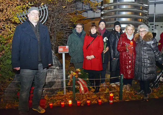 Kultur-Stadtrat Stephan Schimanowa, Gerhard Wannenmacher, Bürgermeisterin Silvia Drechsler, Vizebürgermeister Rainer Praschak und die Gemeinderätinnen Veronika Nagy, Roswitha Zieger und Eva Maier (von links) beim Mahnmal. | Foto: Bernhard Garaus