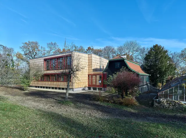 Das neue Seminar- und Bürozentrum an der Hochschule für Agrar- und Umweltpädagogik (HAUP) in Wien soll beste Arbeitsbedingungen für Studierende sowie Lehrende ermöglichen und gleichzeitig ein Musterbeispiel für nachhaltiges Bauen sein. | Foto: Bruno Klompfer