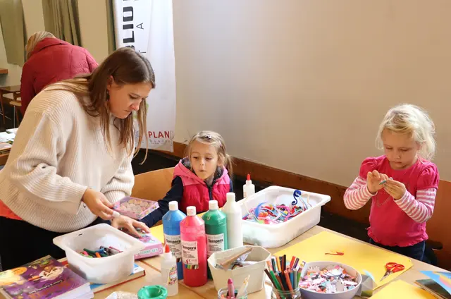 Ilvy Leitinger vom EKIZ Stainz hatte Sachen zum Malen mitgebracht | Foto: Gerhard Langmann