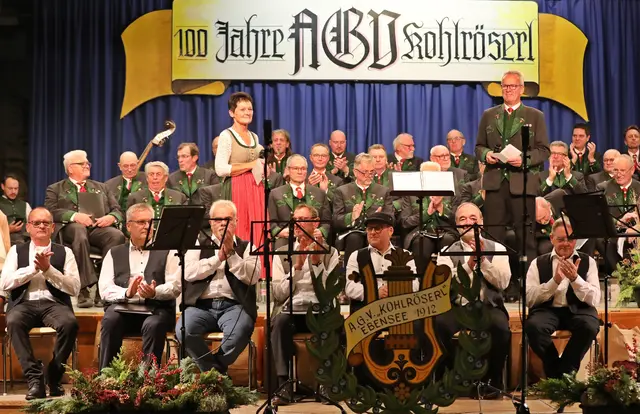 Ein vielfältiges Konzertprogramm begeisterte das Publikum beim „Tag der Fahne“ des AGV Kohlröserl. | Foto: Hörmandinger