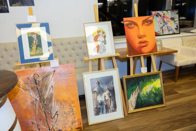 Ein Kunstwerk nach dem anderen findet erfolgreich neue Besitzer. | Foto: Rene Brunhölzl