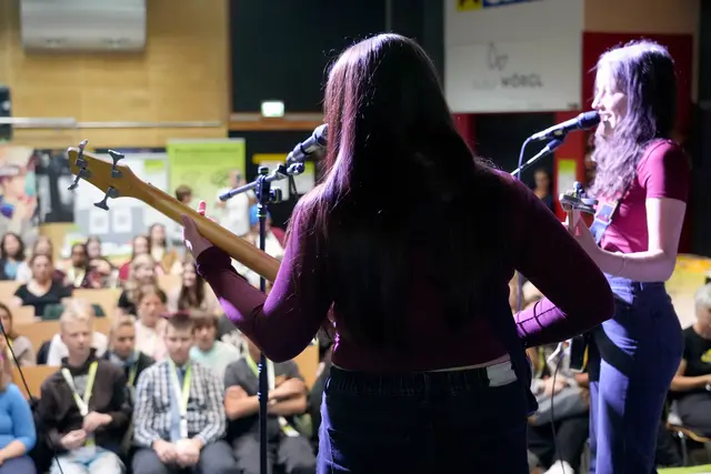 Was junge Menschen in Tirol brauchen, damit es ihnen gesundheitlich gut geht, zeigten rund 100 Jugendliche, die ihre Gesundheitsprojekte vor Ort präsentierten. | Foto: Land Tirol/Krepper