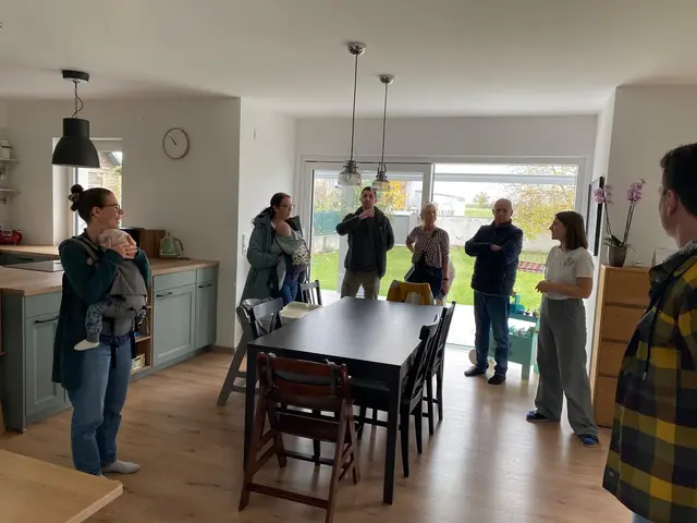 Interessierte konnten sich in bereits fertiggestellten Häusern ein Bild um den Bauverlauf machen.  | Foto: Baufirma Markus Waha GmbH