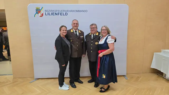 Weiss und Fuchs mit ihren Frauen, Silvia und Marion | Foto: zVg. EHBI Christian Teis (Presse 11), BFKDO Lilienfeld
