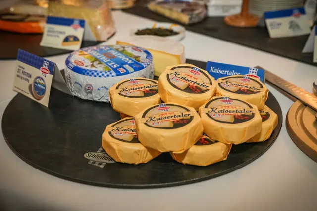 Das Käse ein perfekter Begleiter für Wein und Honig ist zeigte diese Verkostung. | Foto: Marcel Pail