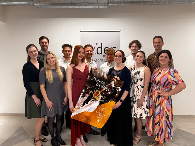 Pierre und Andrea Gider mit der starken weststeirischen Abordnung beim Casting für die Opernredoute | Foto: Tanzschule Gider