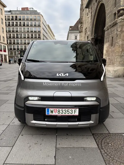 Das Beichtmobil ist ein Kia PV5 mit 416 Kilometern Reichweite. Vor kurzem hat der E-Van einen neuen Weltrekord in elektrischer Reichweite aufgestellt. | Foto: Mathias Kautzky/MeinBezirk