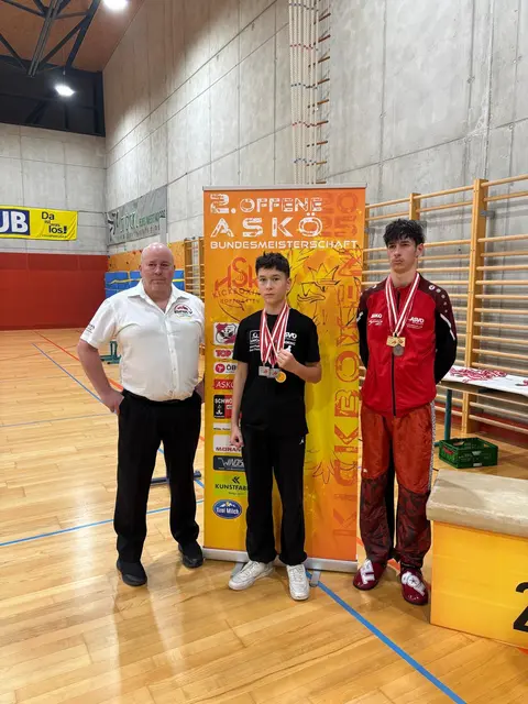 Noah Buzan und Simon Raab vertraten den Verein in Tirol und holten sechsmal Edelmetall nach Hause. | Foto: Kickboxclub Rohrbach