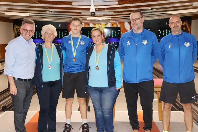 Platz 2 und Silber bei den Sportkegelmannschaften ging an das Team »Die Waldhauser´s« mit Josefine, Rafael und Michaela Waldhauser