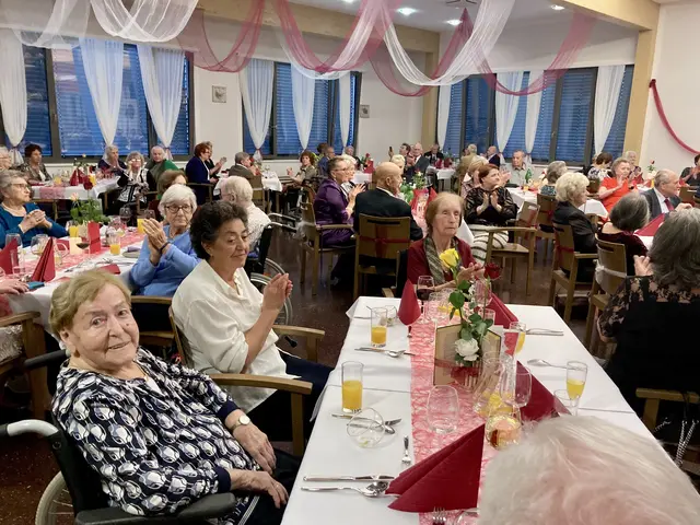 Das Speisenangebot am Winterrosenball stammte aus der Küche des Hauses Liebhartstal und sorgte für glückliche Gesichter. | Foto: Häuser zum Leben