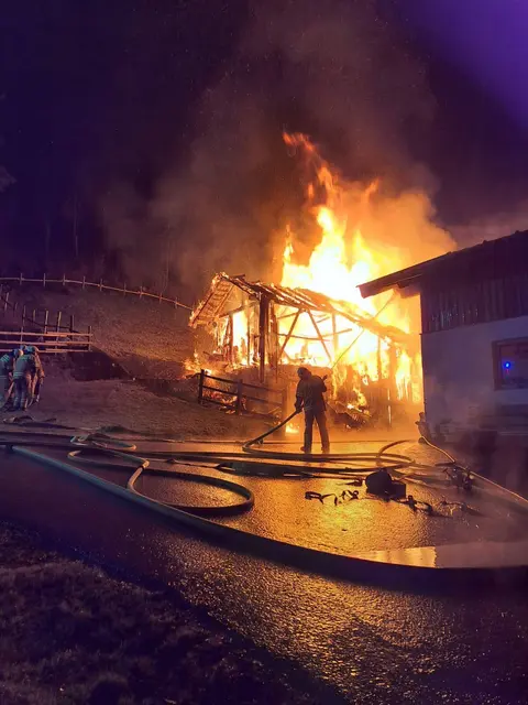 Am 10. November geriet ein landwirtschaftliches Objekt in Bramberg in Brand. | Foto: Feuerwehr Bramberg