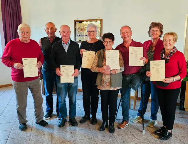 Die siegreichen Schnapserinnen und Schnapser, die beim Bezirksschnapsen des Seniorenbundes für Spannung sorgten. | Foto: Arnus