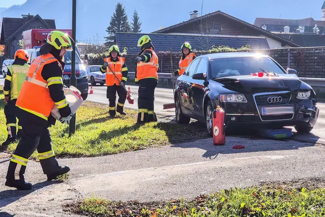 Ein Verkehrsunfall mit zwei beteiligten Fahrzeugen ereignete sich am 8. November in Bad Goisern. | Foto: FF Bad Goisern