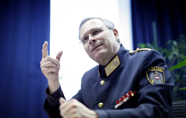 Mahrer in seiner Zeit als Wiener Landespolizeikommandant im Jahr 2011. (Archiv) | Foto: GEORG HOCHMUTH / APA / picturedesk.com