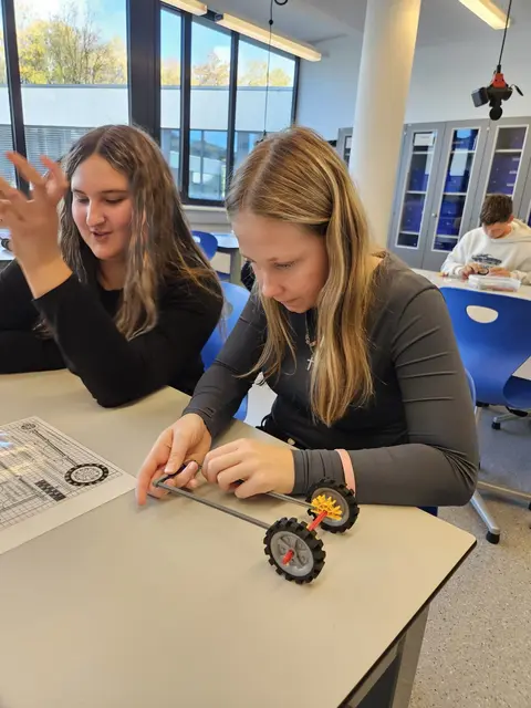 Technik hautnah erleben - das war das Motto des Ausfluges der Mittelschüler. | Foto: Privat