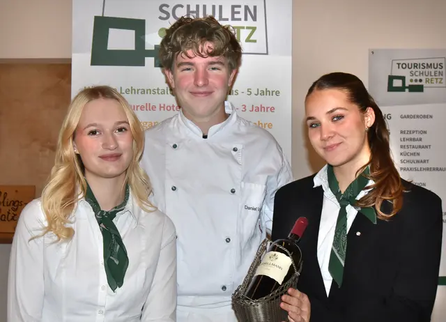 Teilnehmer Tourismus Küche und Wein Marie Baumgartner, Daniel Vigne, Barbora Sachsová
 | Foto: Herbert Schleich