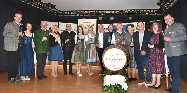 Die Winzerfamilien Diem, Wurst, Pointner, Studeny, Greilinger, Mühlberger und Hindler. | Foto: Herbert Schleich