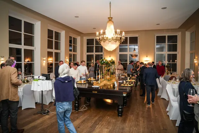 Das aufgeschlossene Publikum war eifrig bei der Sache. | Foto: Marcel Pail