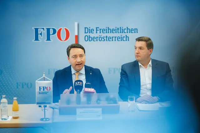Manfred Haimbuchner (l.) und Michael Raml (beide FPÖ). | Foto: FPÖ OÖ