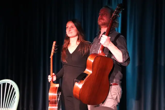 Zum Abschluss gab Hinweise auf Newsletter, Workshops und CD-Kauf | Foto: Gerhard Langmann