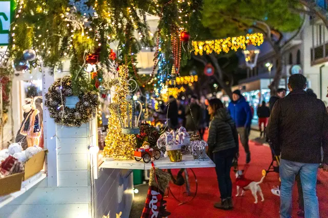 Das Weihnachtsdorf in Jesolo lädt zum Genießen, Staunen, Gustieren und Innehalten ein.  | Foto: Jesolo Media Service