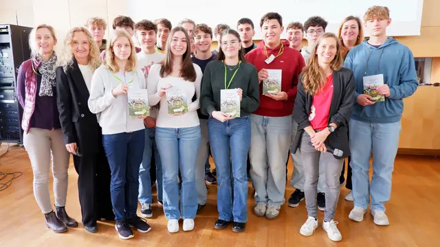 So sehen Sieger aus: Gymnasium Sachsenbrunn mit dem Projekt „make regional products great again“. | Foto: Südwind