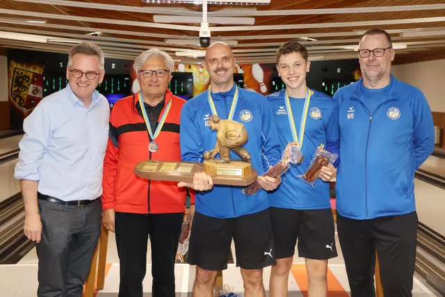 Herren-Einzelwertung: BGM Andreas Scherwitzl, Willibald Morak, Sieger Roman Leitner, Rafael Waldhauser und KSK-Obmann Werner Rössler