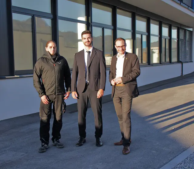 Clemens Mühlbacher (Elektrotechnik Mühlbacher), Dr. Enes Lipović und Bürgermeister Thomas Mai (v.l.). | Foto: Gemeinde Münster