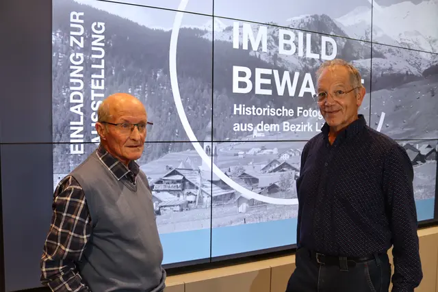 Siegfried Krismer ist Chronist in Fiss, im Gespräch ist er mit seinem Serfauser Kollegen Thomas Purtscher.  | Foto: Elisabeth Zangerl