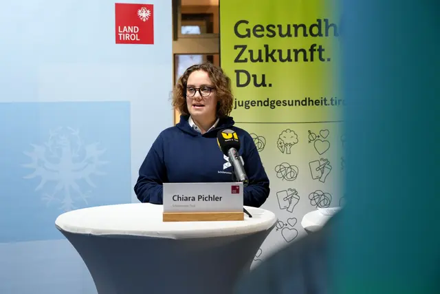 Wie vielfältig Gesundheitsförderung sein kann zeigte Chiara Pichler, Vertreterin der Schülerunion Tirol, die ein Projekt zum Thema Musik und Stressbewältigung durchführte. | Foto: Land Tirol/Krepper