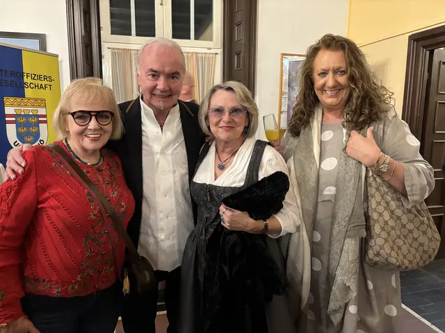 Höllrigl Anna, Willi Dussmann mit Ehefrau Brigitte Dussmann (rechts) und Inge Holzmann. | Foto: Victoria Edlinger