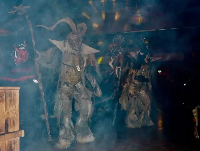 Finstere Gestalten trieben am Samstag beim Tuiflball im FZZ Neustift ihr Unwesen. | Foto: Nuistifter Tuifl