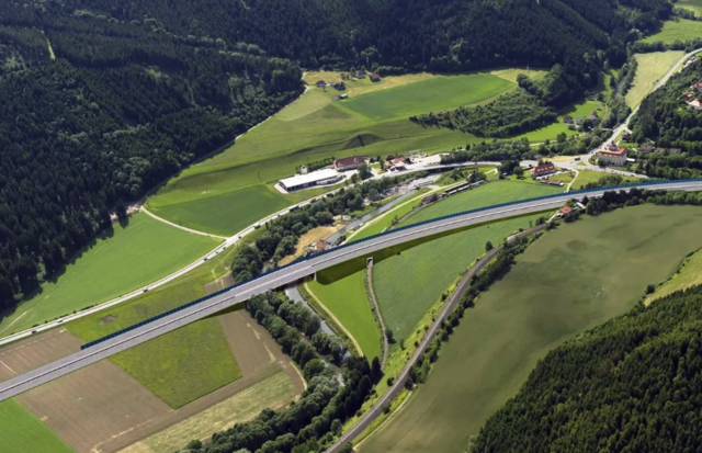 Eine Variante des Ausbaus, die bereits vor Jahren für diesen Abschnitt bei Zwischenwässern ausgearbeitet wurde. | Foto: Grafik: Asfinag