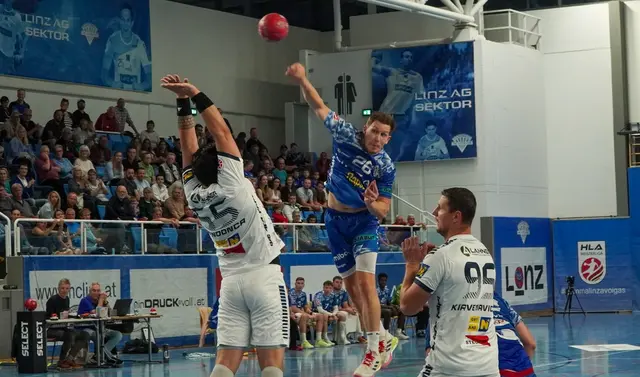 Kapitän Lucijan Fizuleto (Bildmitte) will mit den Linzern weiterhin auf der Erfolgswelle reiten.  | Foto: Bernhard Desch