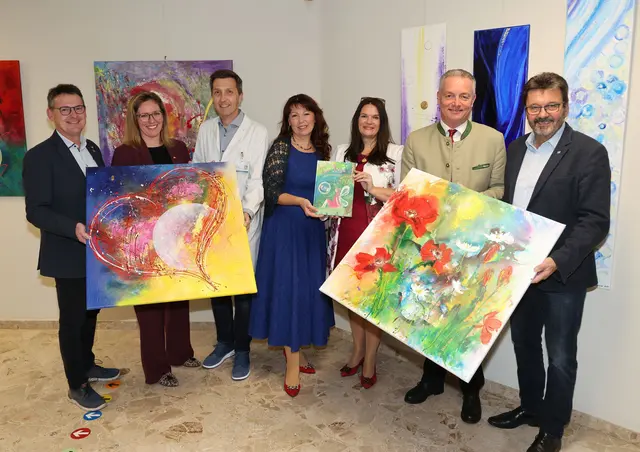 Im Landesklinikum Horn ist derzeit die Ausstellung der Künstlerin Christine Weiser zu sehen. | Foto: LK Horn