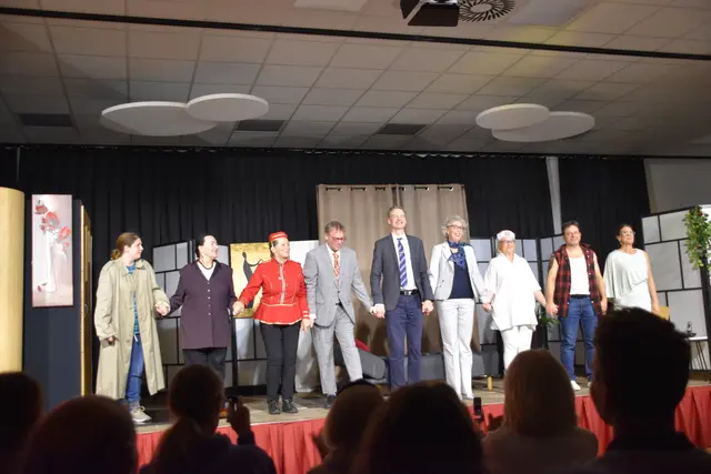 Begeisterter Applaus für Theatro Allegro in Teesdorf. | Foto: Mirjam Preineder