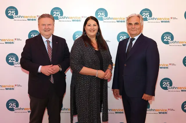 Die aktuelle und die zwei ehemaligen Wohnbaustadträte der vergangenen 31 Jahre: Bürgermeister Michael Ludwig (l.), Stadträtin Kathrin Gaál und Alt-Bundeskanzler Werner Faymann (alle SPÖ). | Foto: Stadt Wien/Votava