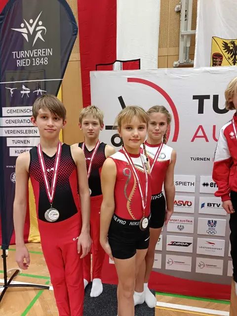 Die Silbermedaillengewinnenden Benjamin, Bastian, Helena und Marie. | Foto: ASKÖ Kunstturnen Mattersburg
